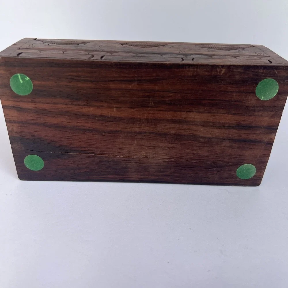 VTG Hand Carved Wooden Box Floral Motif Containing Misc Vintage Beads